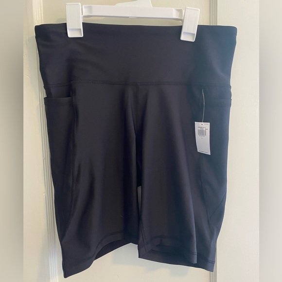 Old Navy Active Powersoft 8” bike short - Picture 2 of 2